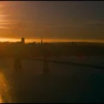 Plan très large sur la ville